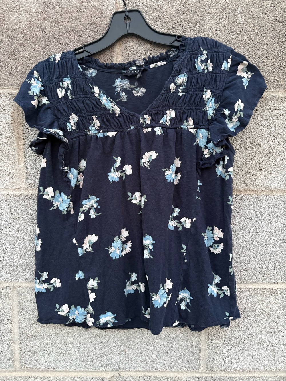 Lucky Brand Size Medium Babydoll Peasant Top Blue Floral Short Ruffle Sleeve Y2K